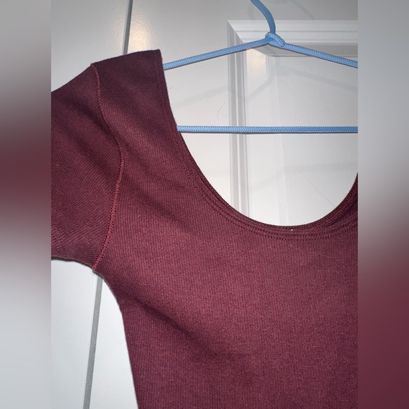 Abercrombie & Flitch Short-Sleeve Cotton Ribbed Scoop Neck Bodysuit in Maroon XS - Picture 11 of 11